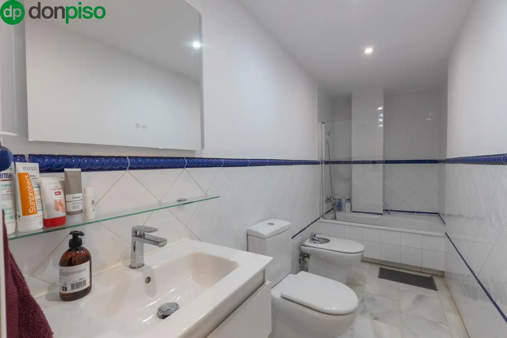 Badezimmer von Wohnung zum Verkauf in Granada mit Klimaanlage, Heizung und Terrasse