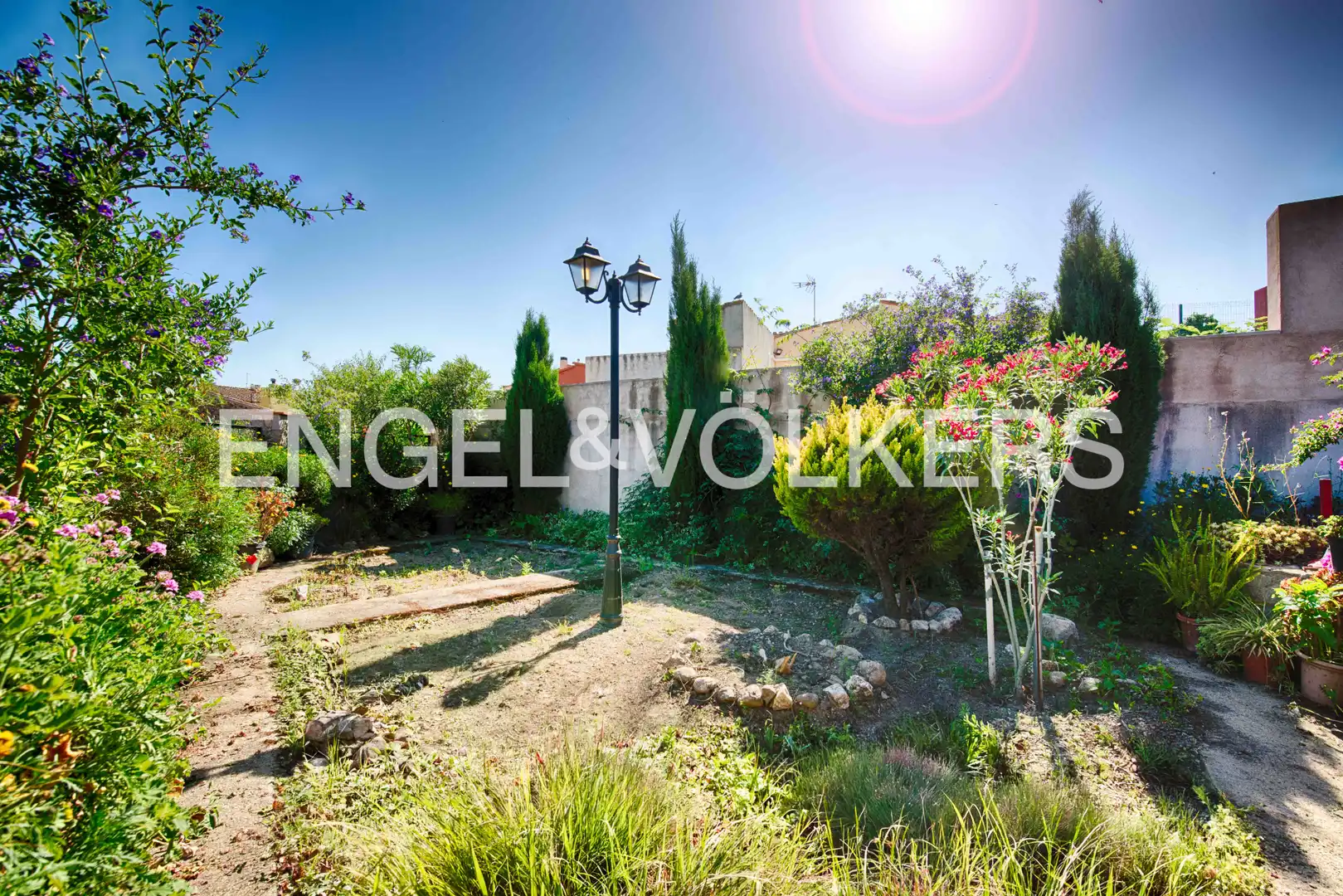 Casa adosada en venta en Garriguella con Calefacción, Jardín privado y Terraza
