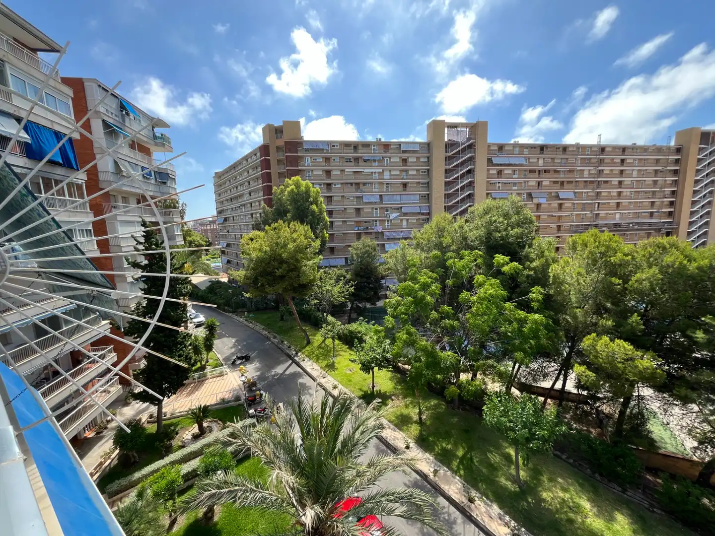 Vista exterior de Piso en venta en Alicante / Alacant con Terraza, Trastero y Amueblado