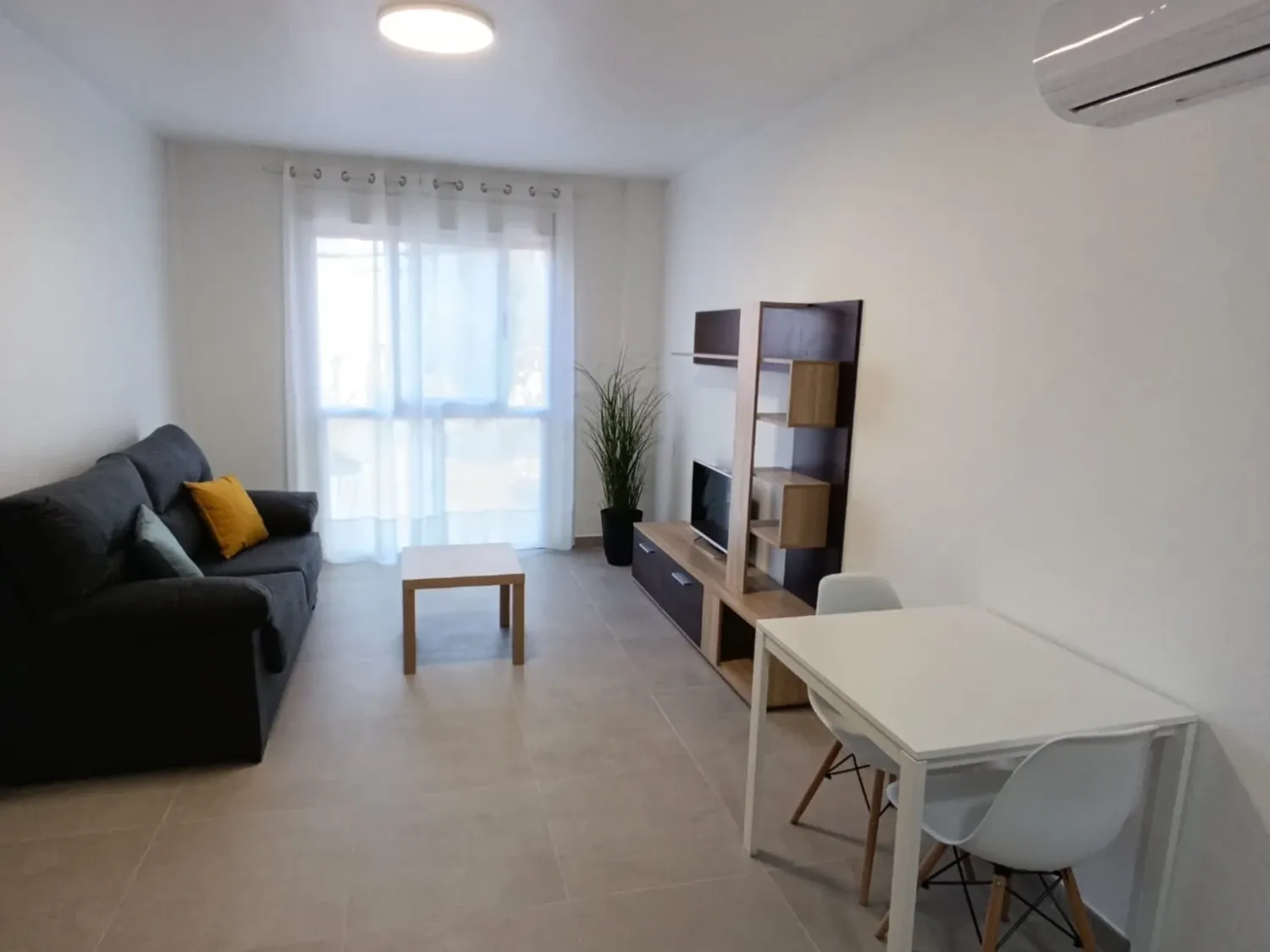 Sala de estar de Apartamento de alquiler en  Murcia Capital con Aire acondicionado, Calefacción y Trastero