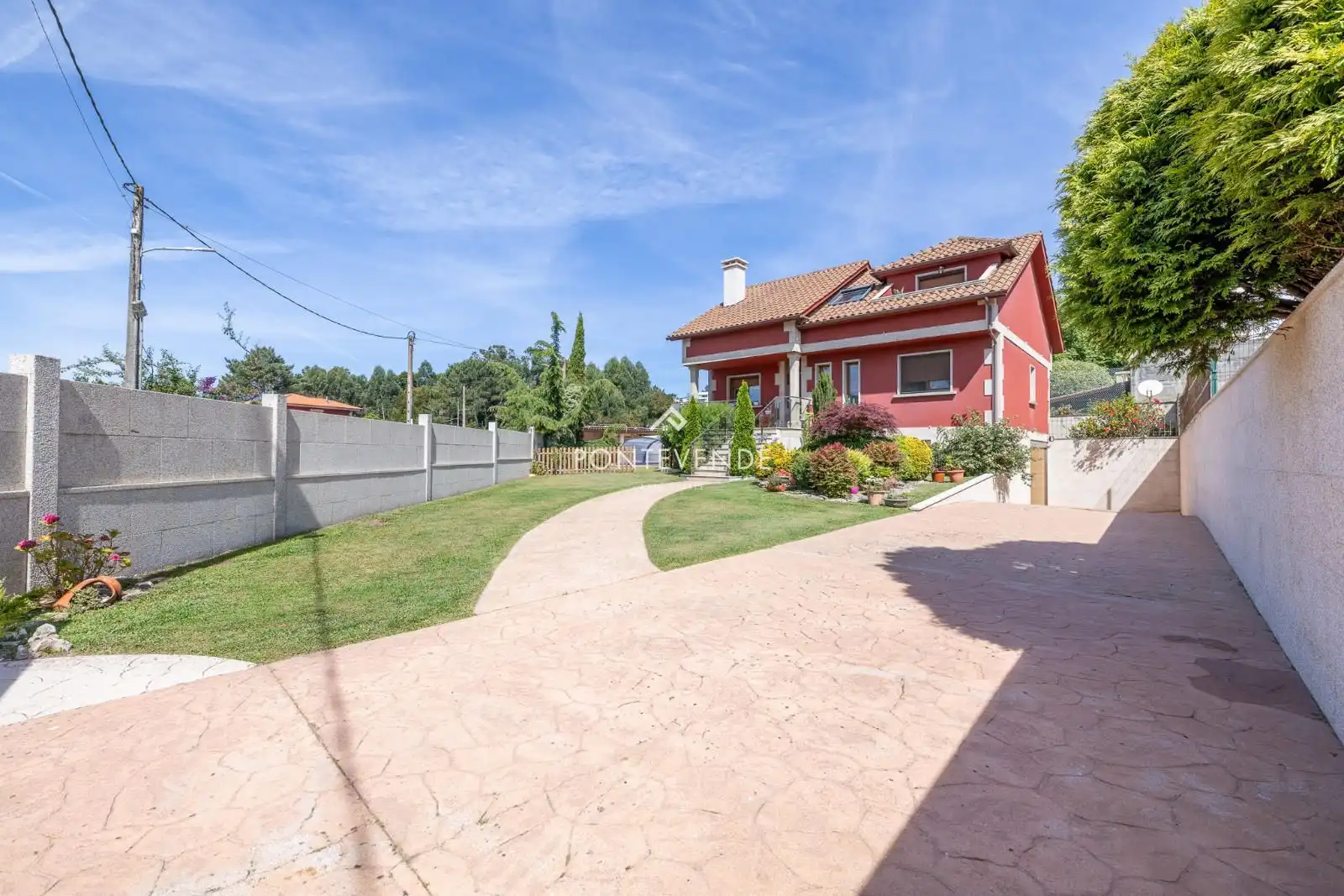 Vista exterior de Casa o xalet en venda en A Guarda   amb Calefacció, Terrassa i Piscina