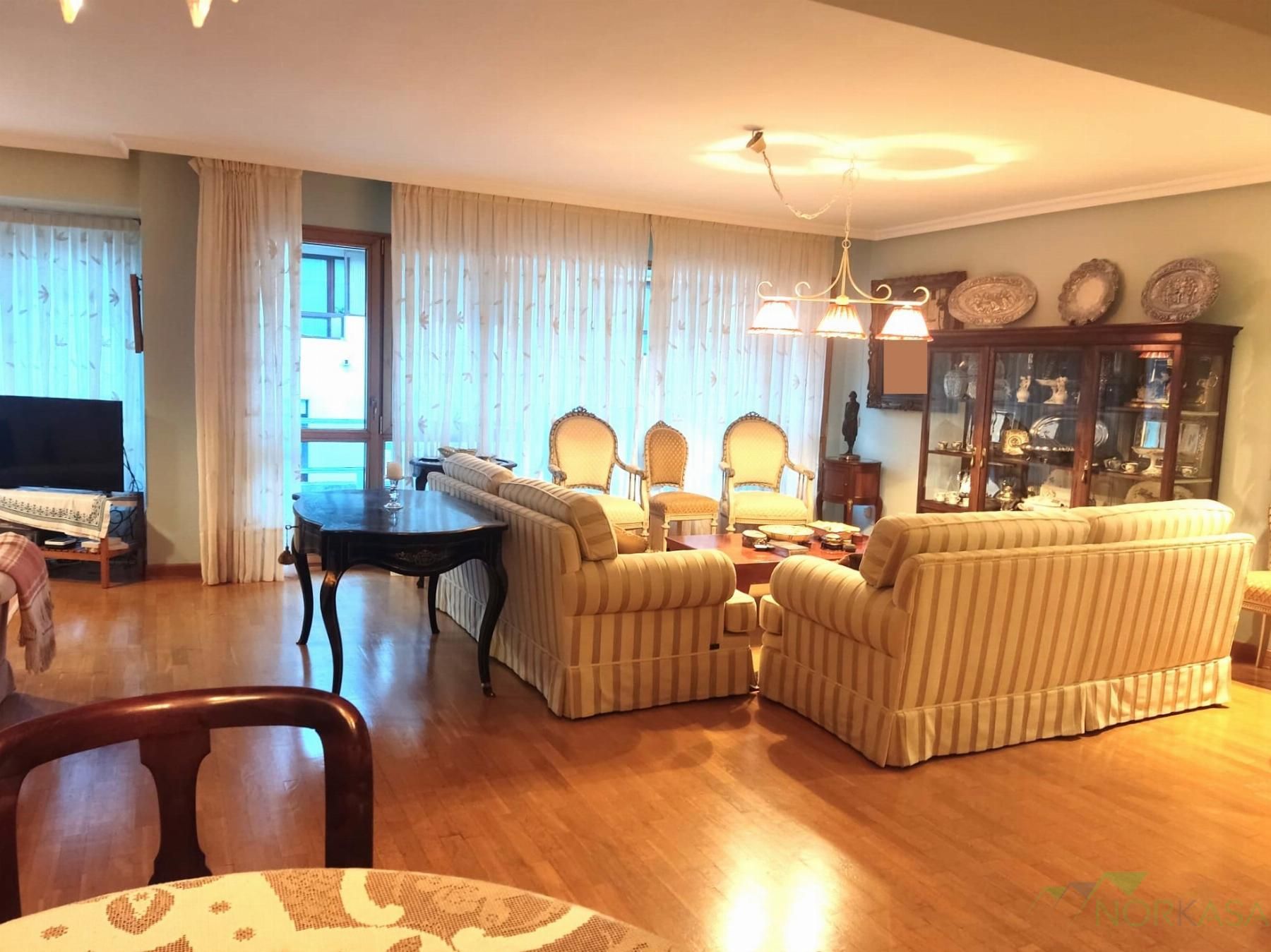 Living room of Flat for sale in Oviedo   with Heating, Parquet flooring and Terrace
