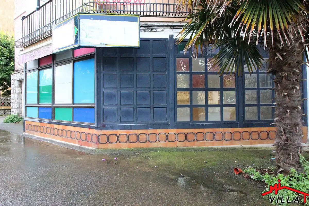 Vista exterior de Local en venda en Laredo