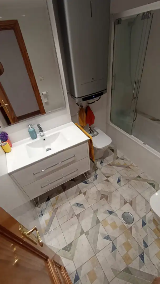 Badezimmer von Wohnungen zum Verkauf in Roquetas de Mar mit Klimaanlage, Parkett und Terrasse