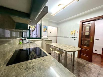 Kitchen of Flat for sale in Vigo 