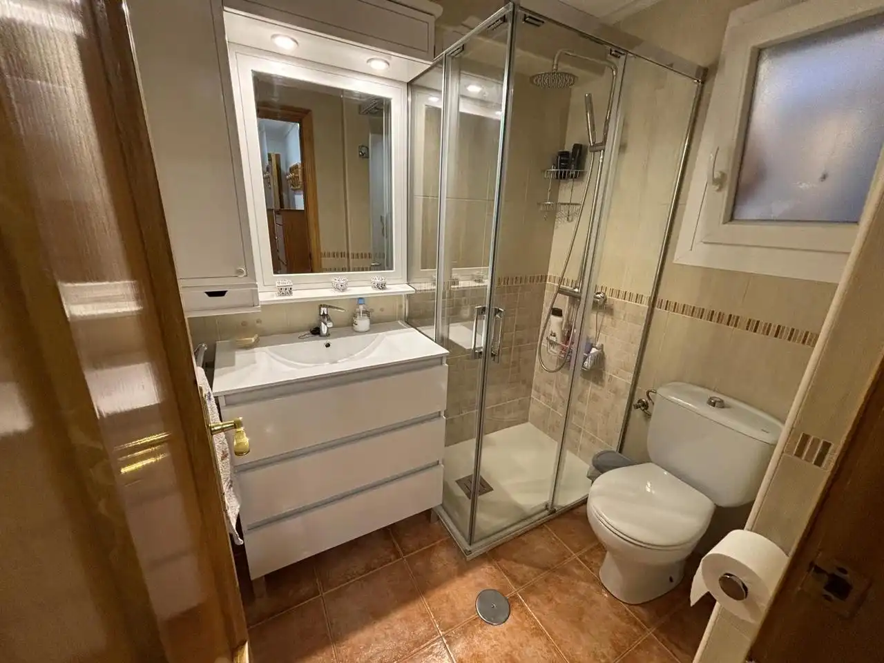 Badezimmer von Wohnung zur Miete in Granada mit Klimaanlage und Möbliert