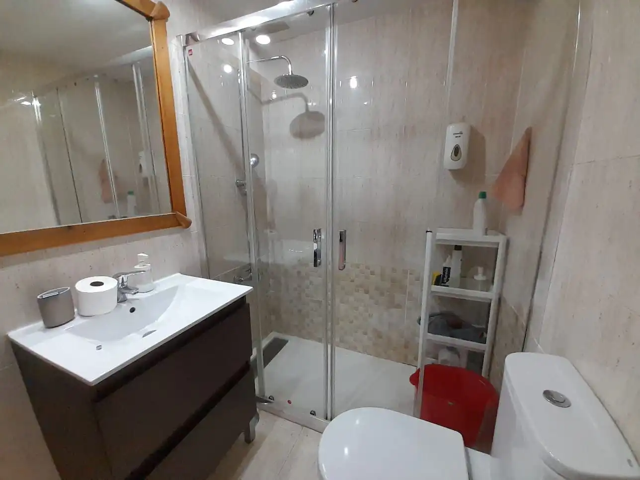 Bathroom of Flat for rent in Madrid  with Air Conditioner, Heating and Parquet flooring