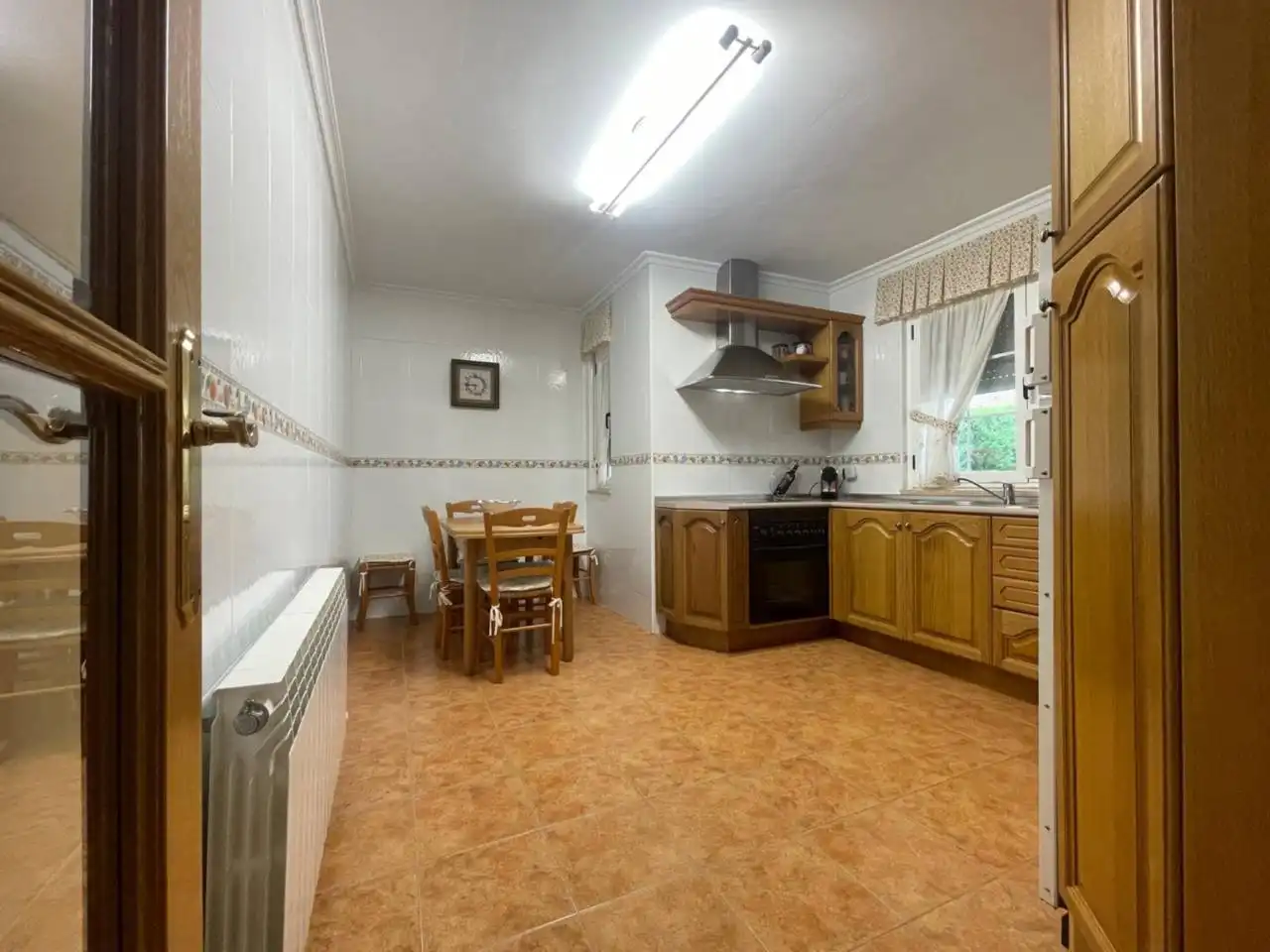 Cuina de Casa o xalet en venda en Martín de Yeltes amb Jardí privat, Terrassa i Moblat