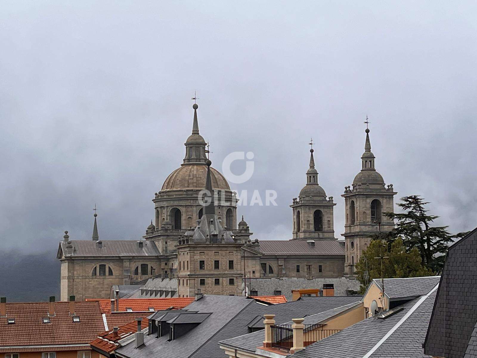 Vista exterior de Dúplex en venda en San Lorenzo de El Escorial amb Calefacció