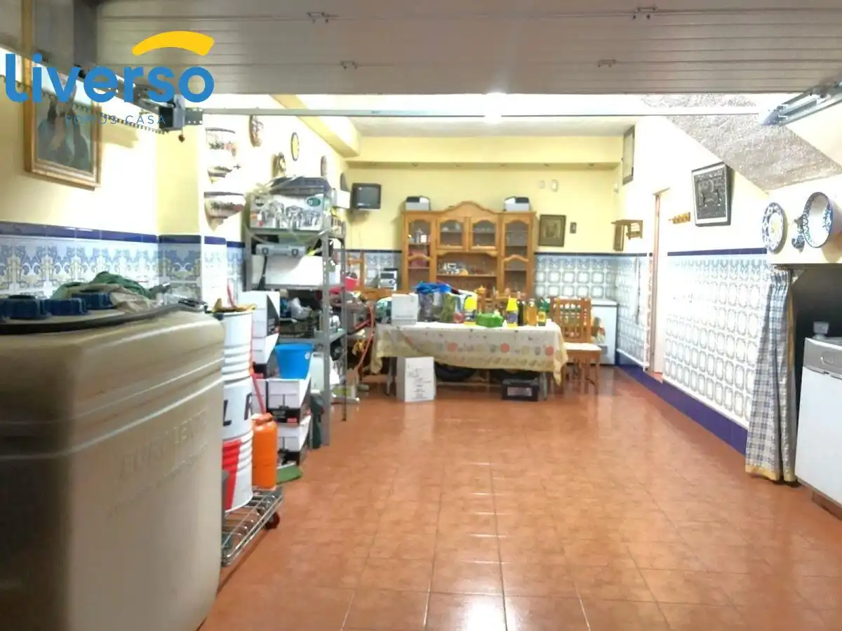 Cuina de Casa adosada en venda en Alfoz de Quintanadueñas amb Calefacció, Parquet i Terrassa