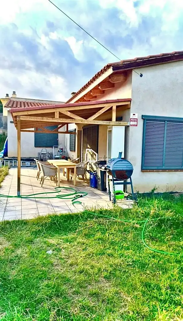 Casa amb jardí en venda a Santa Coloma de Farners
