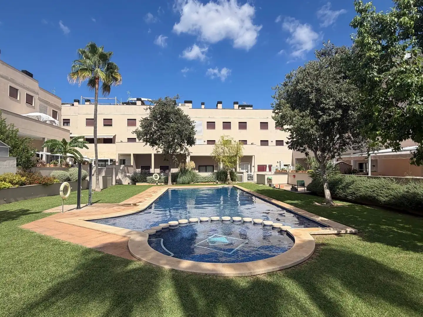Außenansicht von Dachboden zum Verkauf in Inca mit Privatgarten, Terrasse und Balkon