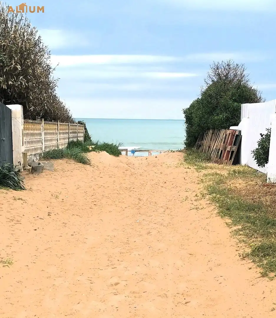 Vista exterior de Casa o chalet en venta en Rota con Aire acondicionado, Terraza y Trastero