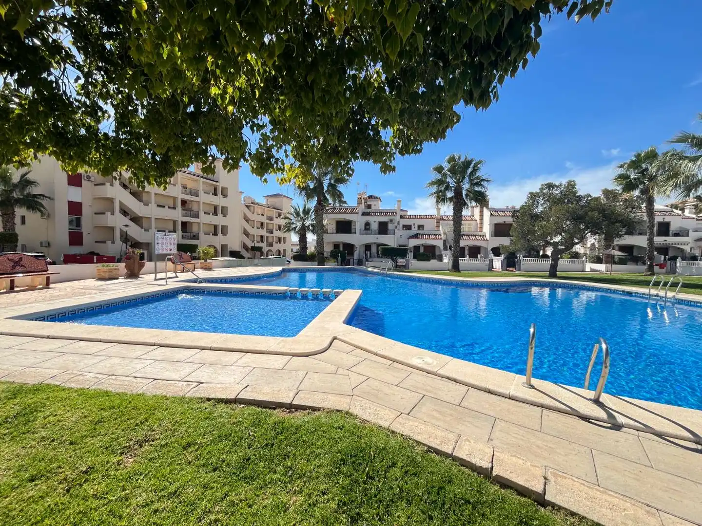 Piscina de Ático en venta en Orihuela con Aire acondicionado, Calefacción y Piscina
