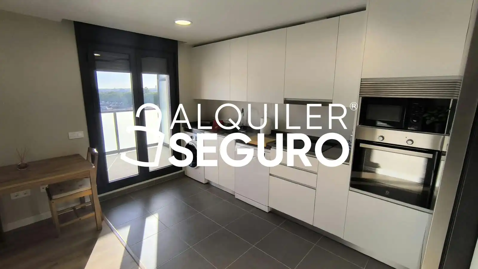 Cocina de Piso de alquiler en Sevilla con Aire acondicionado, Trastero y Piscina