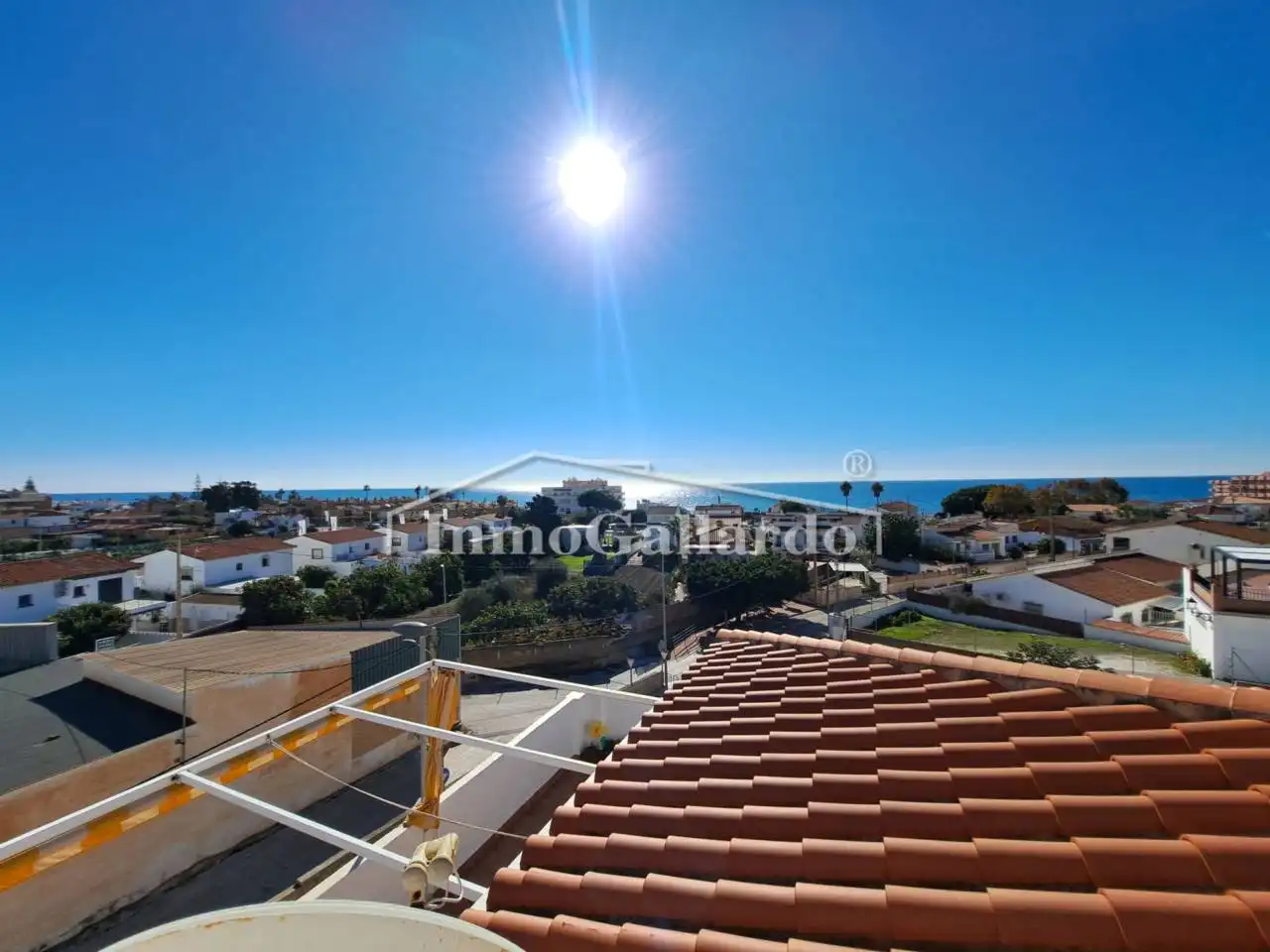Vista exterior de Ático en venta en Rincón de la Victoria con Aire acondicionado, Terraza y Trastero