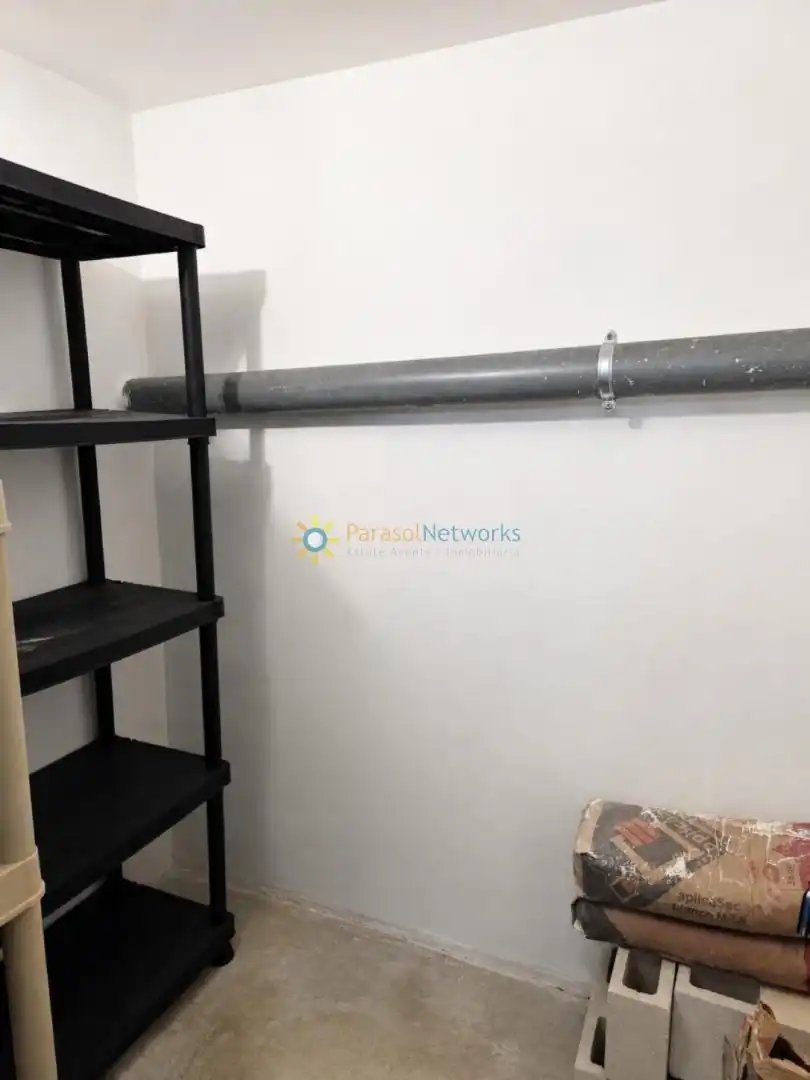 Garaje en venta en Ador