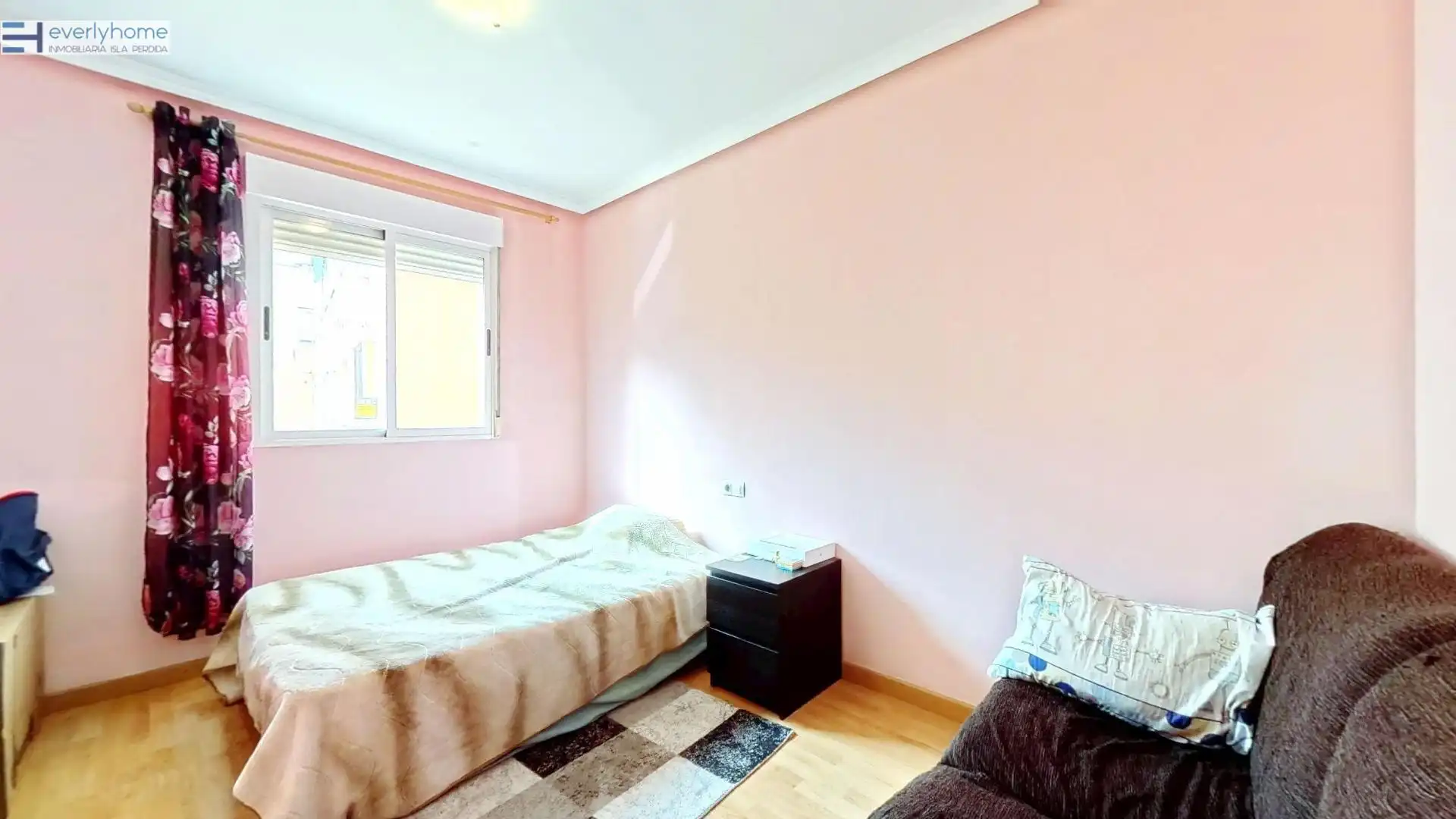 Habitación de Piso en venta en Castellón de la Plana / Castelló de la Plana con Parquet y Trastero