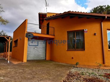 Detached house with garden for sale in Sils