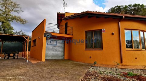Casa con jardín de 980m en King Park! Parcela plana!