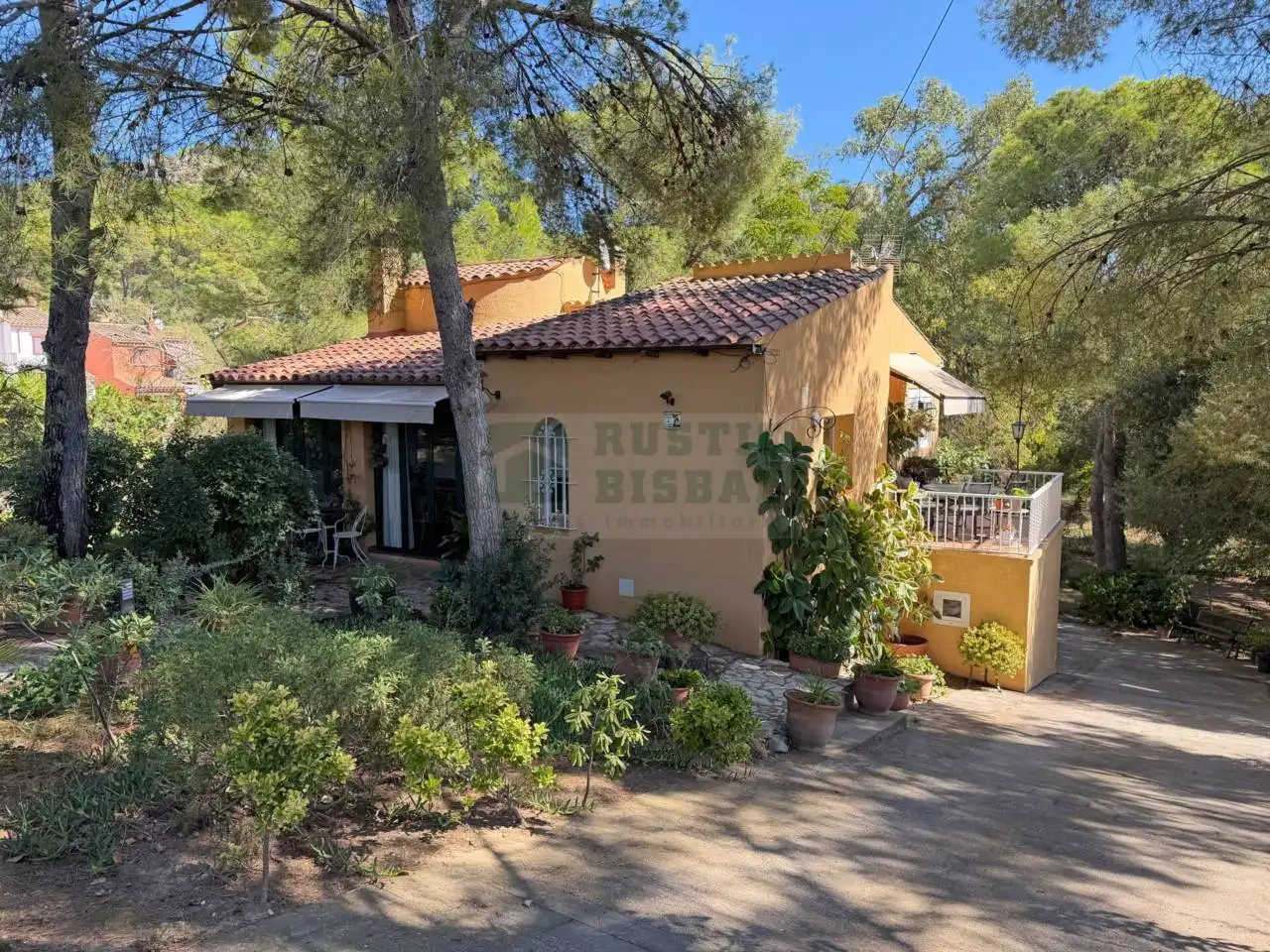 Casa amb jardí en venda a Calle Suïssa, imagen 2