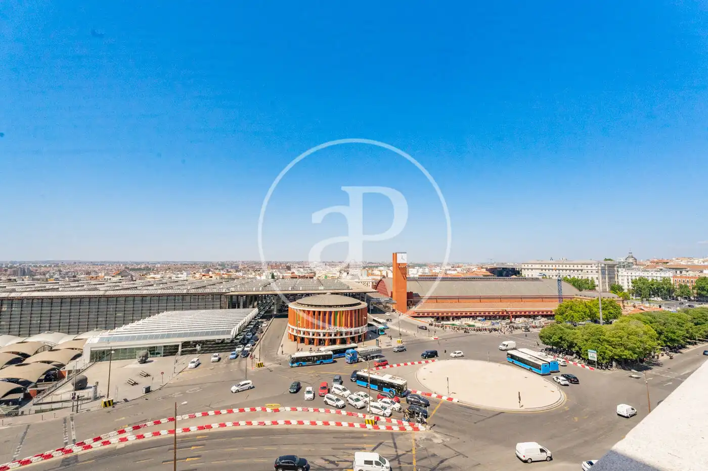Parkplatz von Dachboden zur Miete in Madrid mit Klimaanlage, Heizung und Terrasse