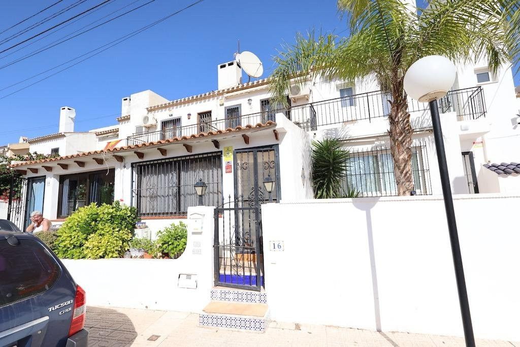 Außenansicht von Country house zum verkauf in San Miguel de Salinas mit Privatgarten und Möbliert