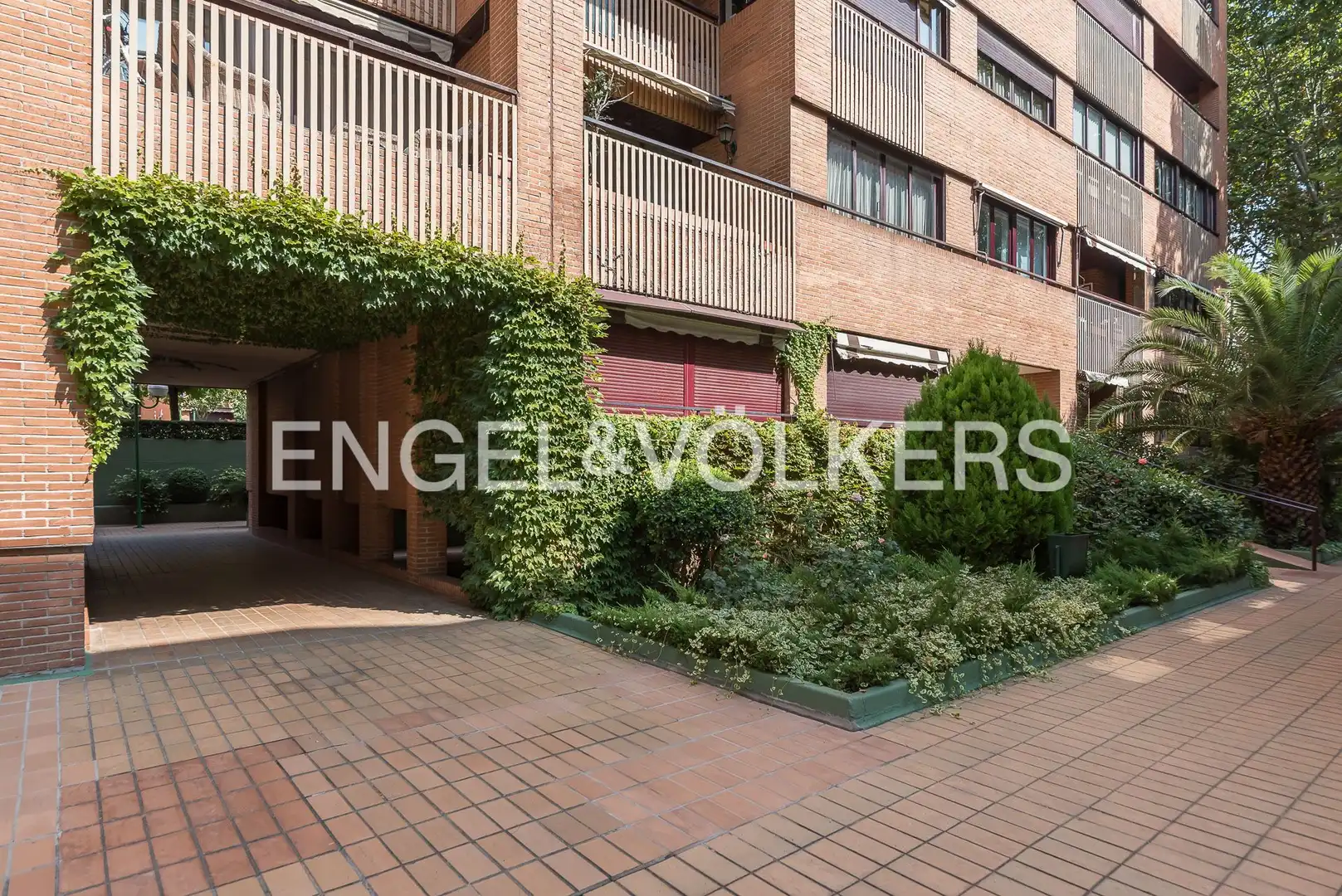Vista exterior de Pis de lloguer en Madrid amb Aire condicionat, Calefacció i Jardí privat