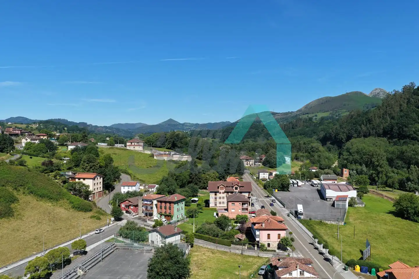Vista exterior de Edifici en venda en Piloña