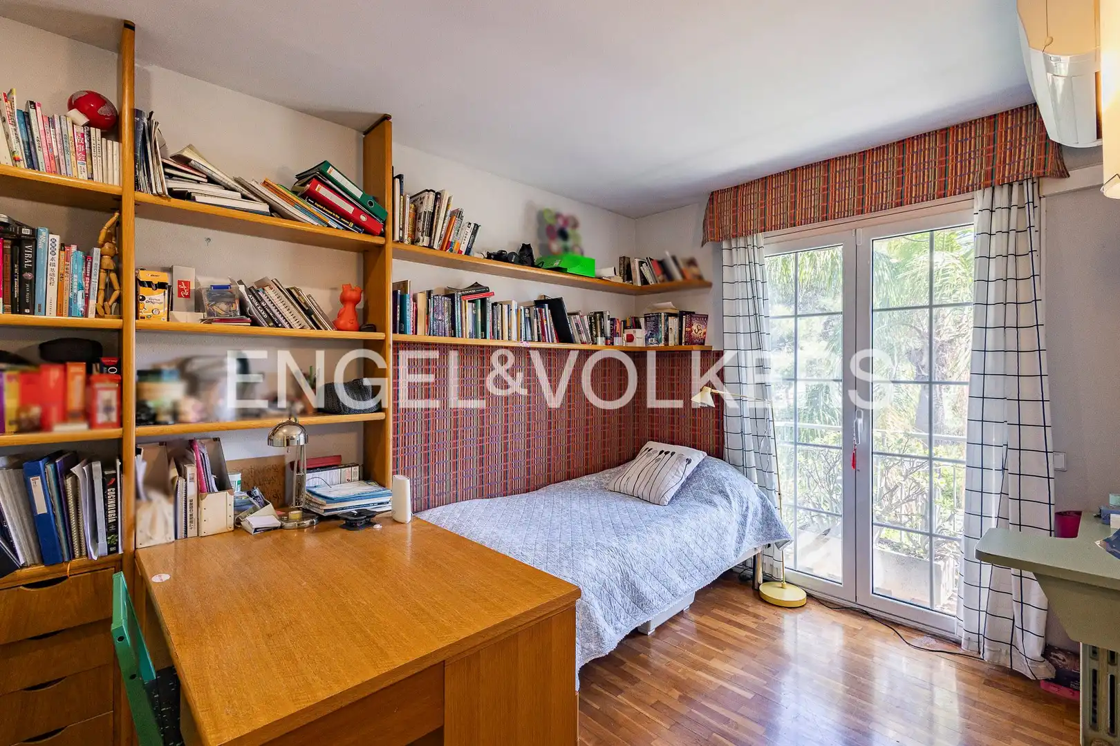 Habitación de Casa o chalet en venta en Esplugues de Llobregat con Aire acondicionado, Calefacción y Jardín privado