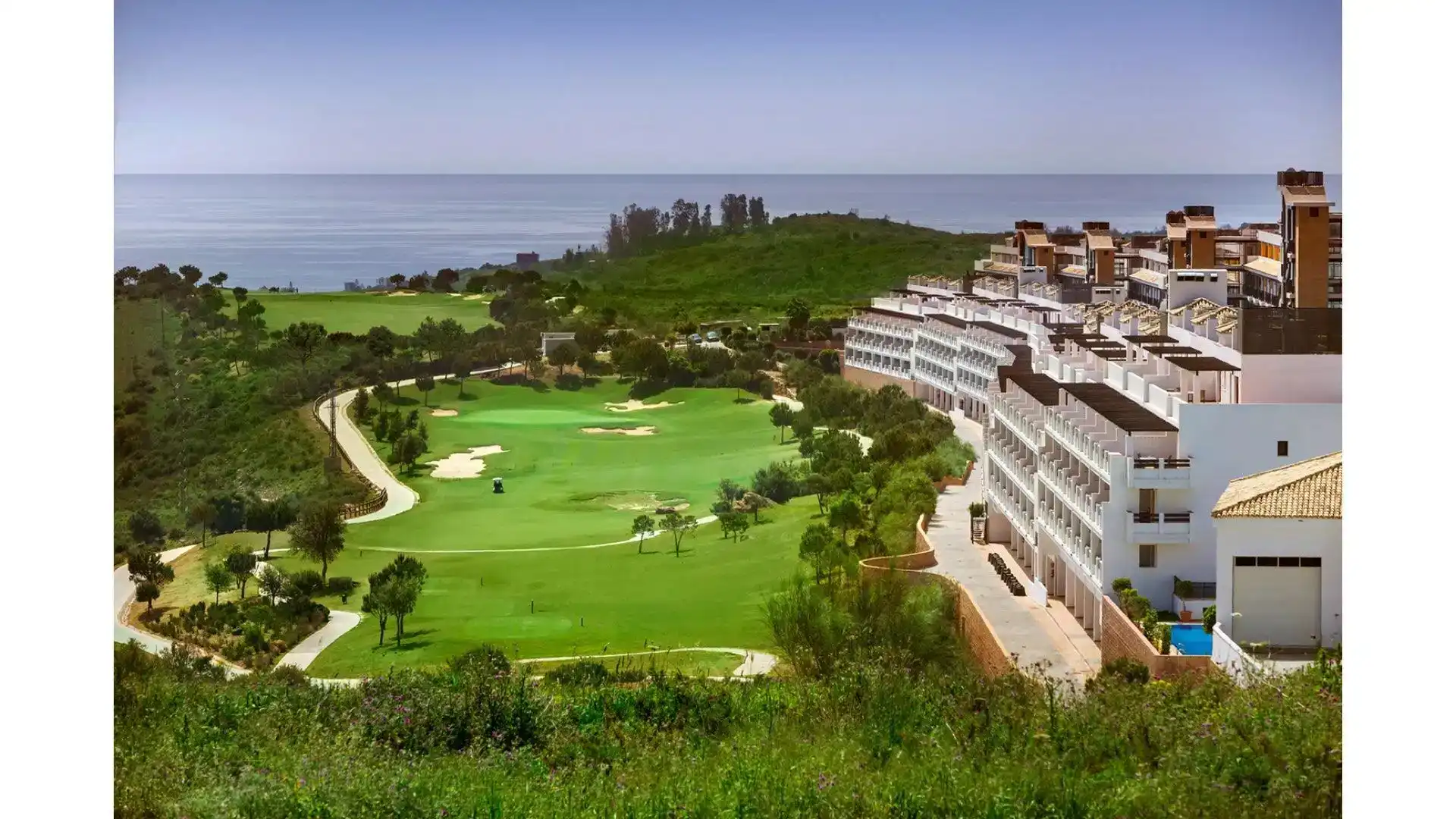 Vista exterior de Apartament en venda en Estepona amb Aire condicionat i Piscina