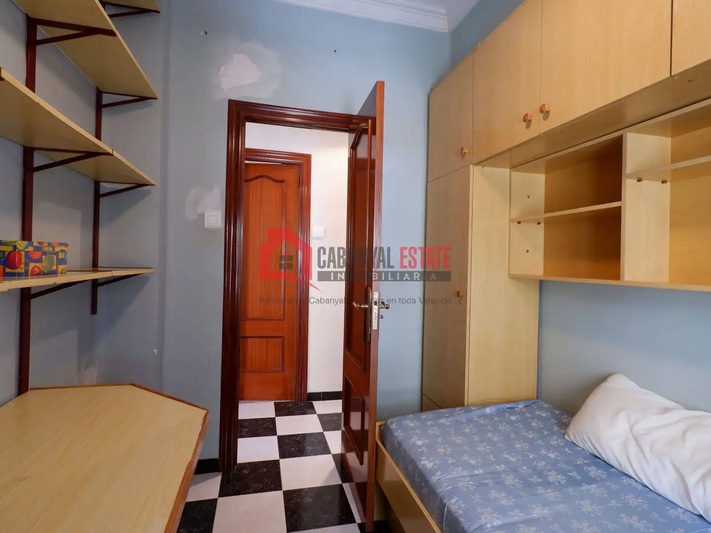 Dormitori de Apartament de lloguer en Valencia amb Aire condicionat, Moblat i Balcó