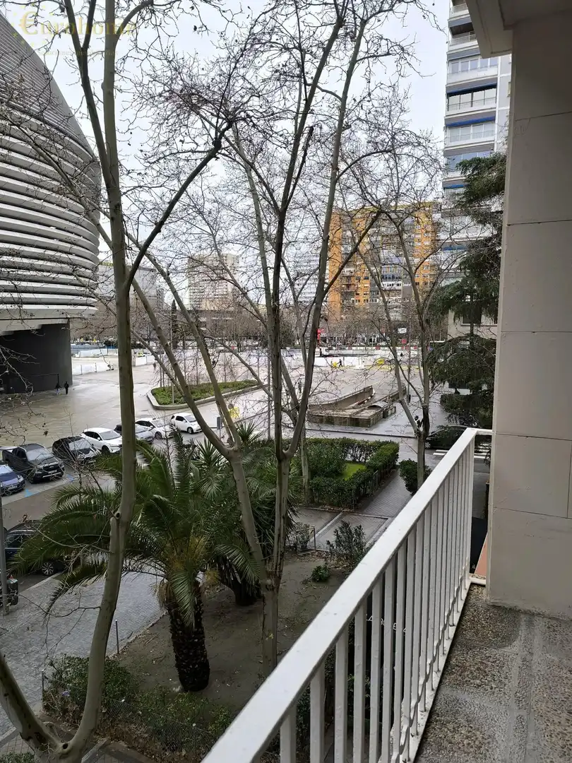 Außenansicht von Wohnung zum Verkauf in Madrid mit Terrasse und Alarm