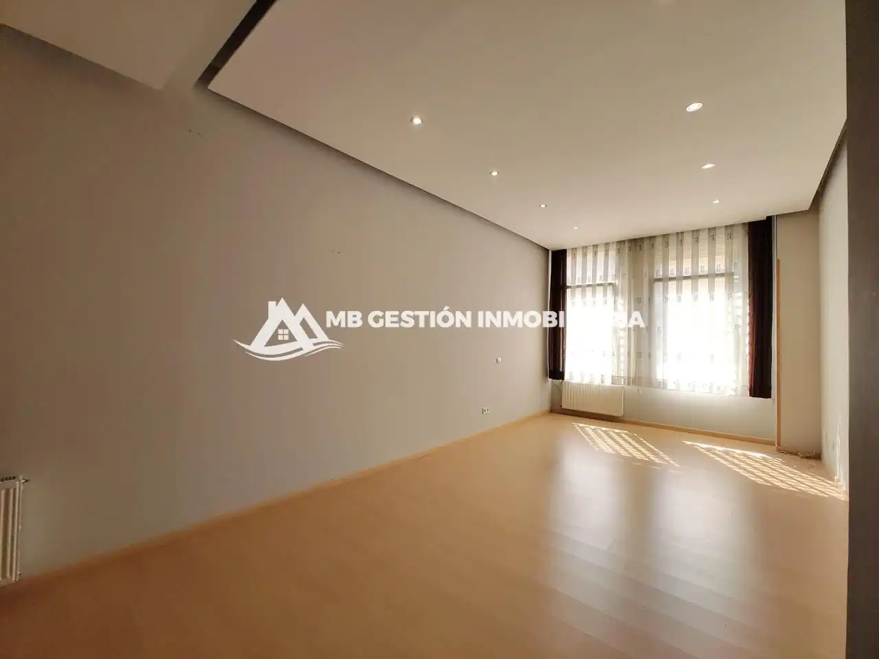 Sala de estar de Planta baja en venta en Fuenlabrada con Calefacción, Trastero y Piscina