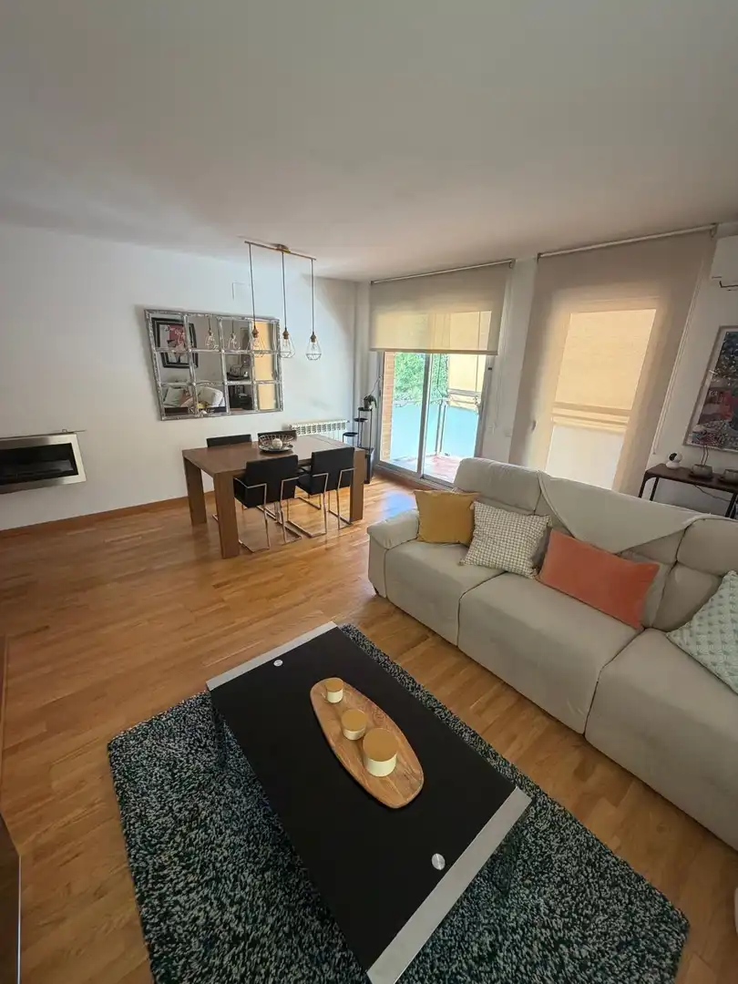 Sala d'estar de Pis en venda en Corbera de Llobregat amb Aire condicionat, Calefacció i Jardí privat