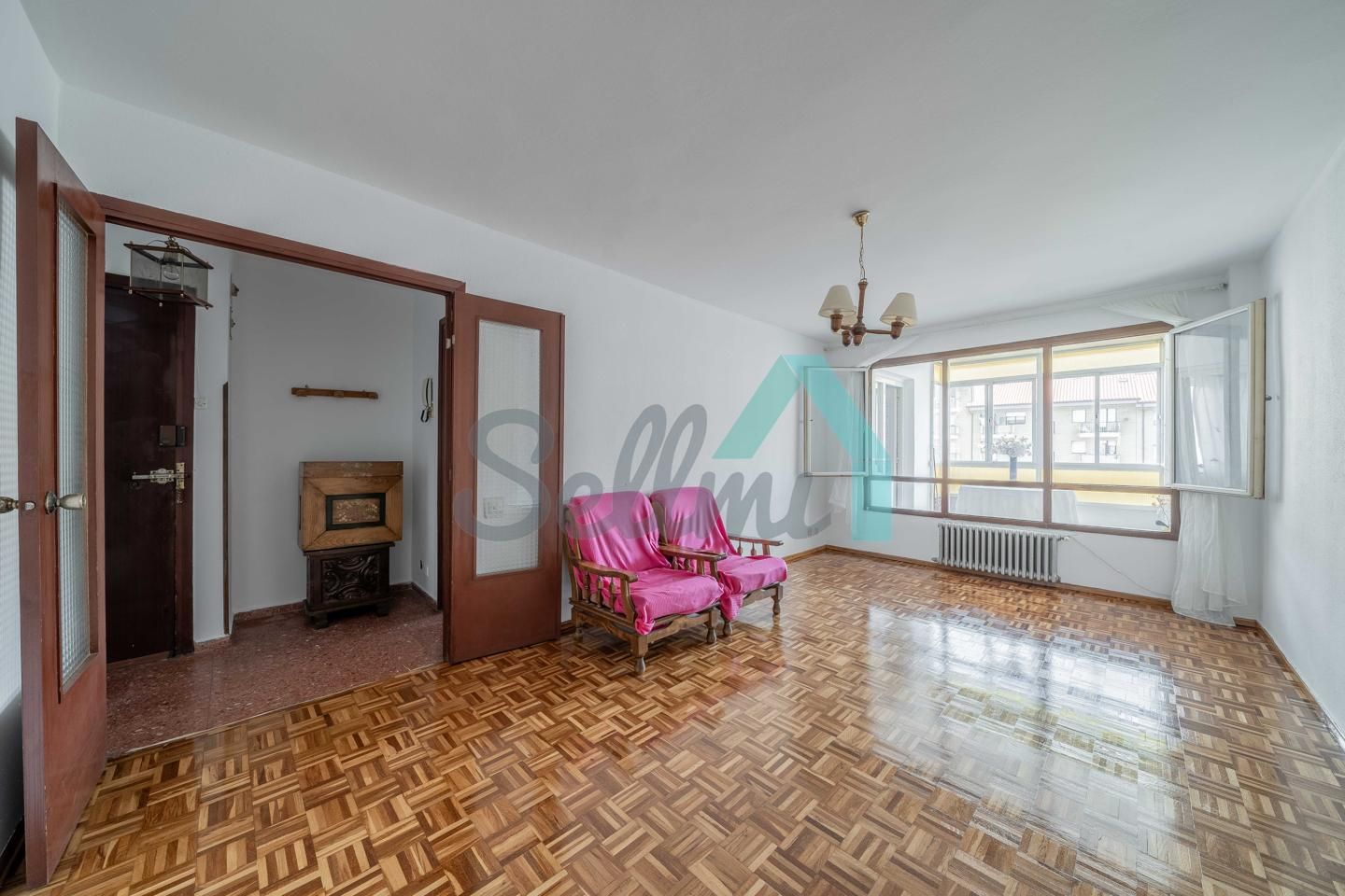 Sala d'estar de Pis en venda en Cangas del Narcea amb Calefacció, Parquet i Terrassa
