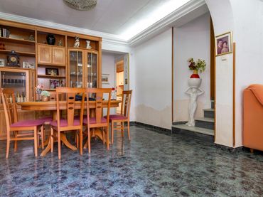Casa con balcón en venta en Calle ARMANDO MUÑOZ CALERO