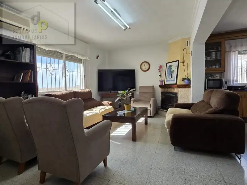 Sala d'estar de Casa o xalet en venda en Elche / Elx amb Aire condicionat, Jardí privat i Terrassa