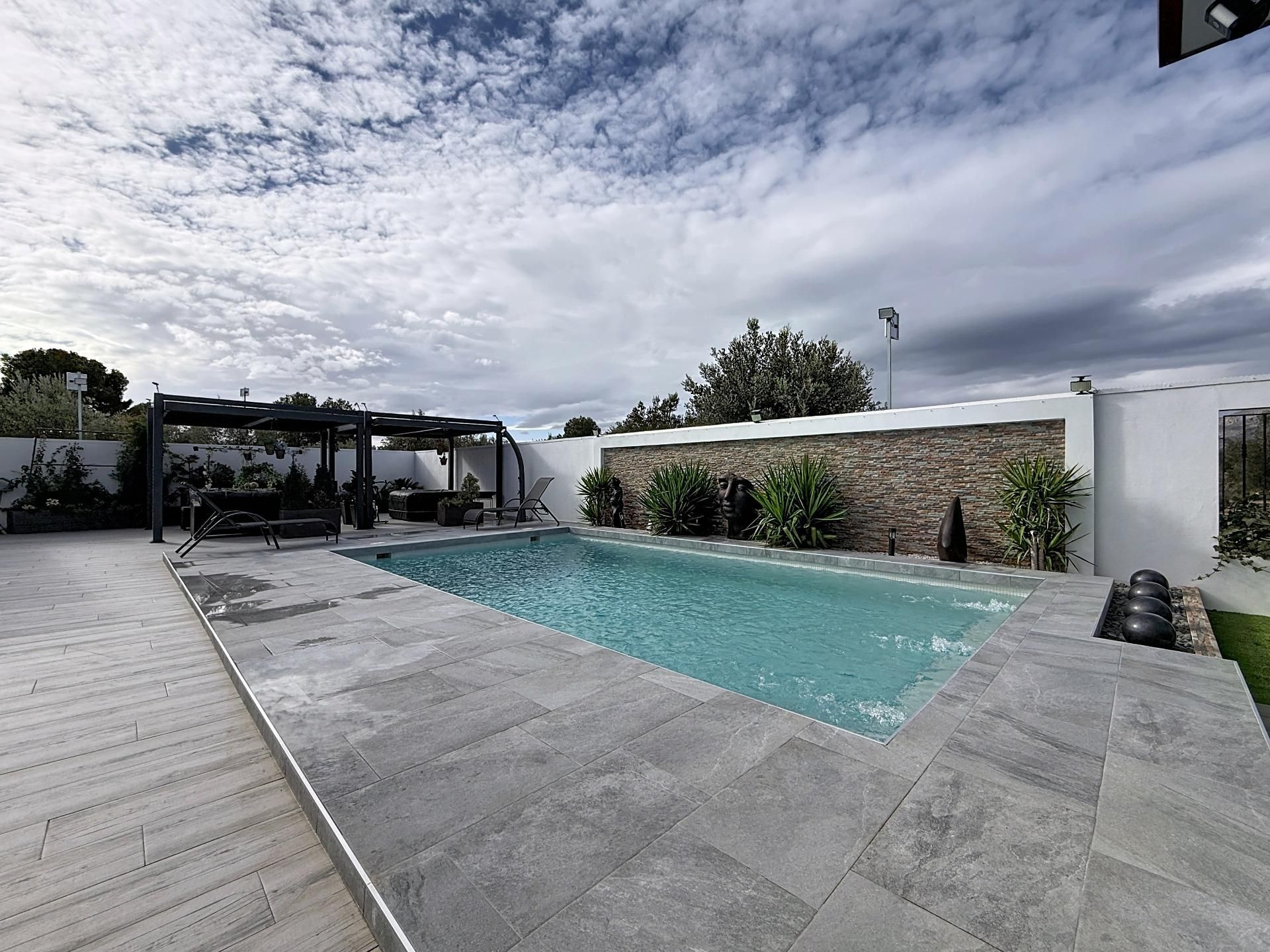 Piscina de Casa o xalet en venda en Onil amb Jardí privat, Terrassa i Traster