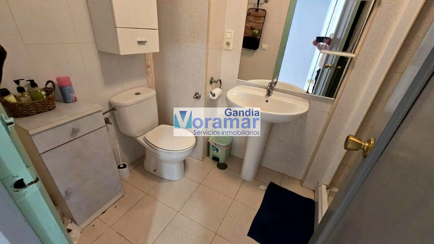 Baño de Apartamento en venta en Gandia con Amueblado y Piscina comunitaria