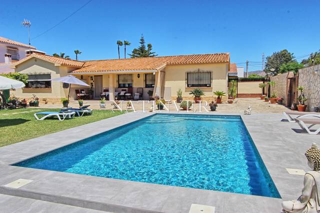 Casa-chalet en Venta en Urbanizacion Benajamar, 12C en Benajarafe