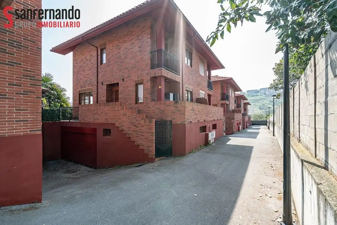 Vista exterior de Casa adosada en venta en Suances con Calefacción, Jardín privado y Terraza