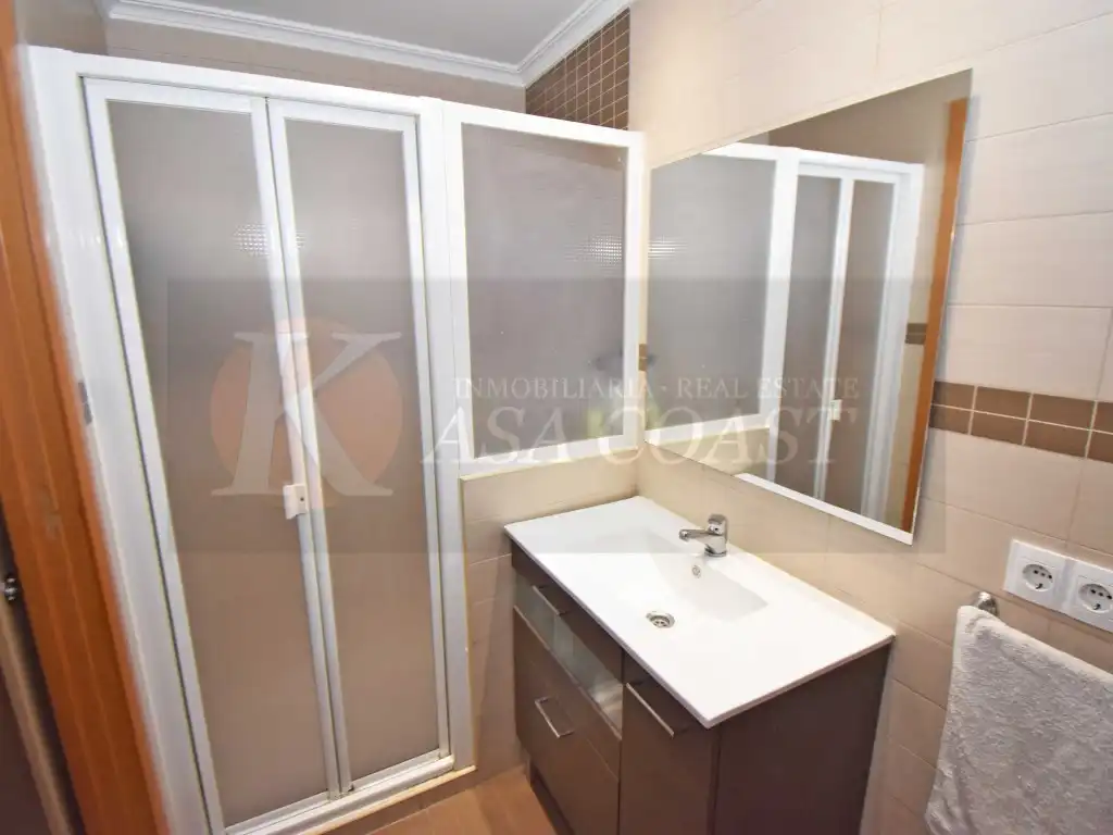 Bathroom of Flat for sale in Fuengirola  with Air Conditioner and Terrace