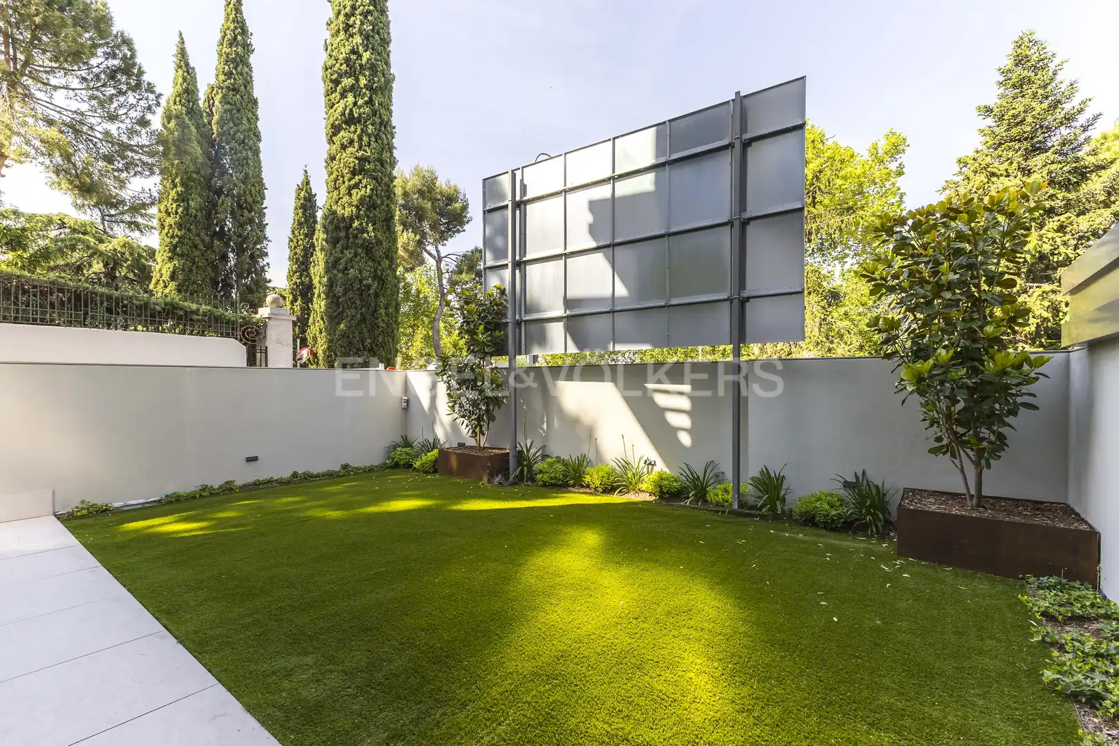 Vista exterior de Dúplex en venta en Madrid con Calefacción, Terraza y Trastero