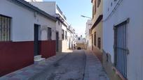 Vista exterior de Casa o xalet en venda en Las Cabezas de San Juan amb Terrassa