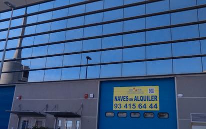 Vista exterior de Nau industrial de lloguer en Badalona amb Calefacció i Alarma