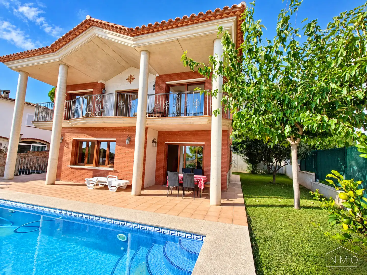 Villa con piscina in vendita a Carrer Alzina