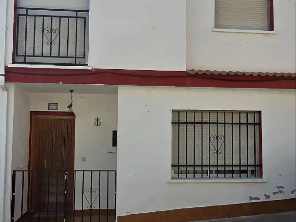 Adossat amb jardí en venda a Calle Almendro 23