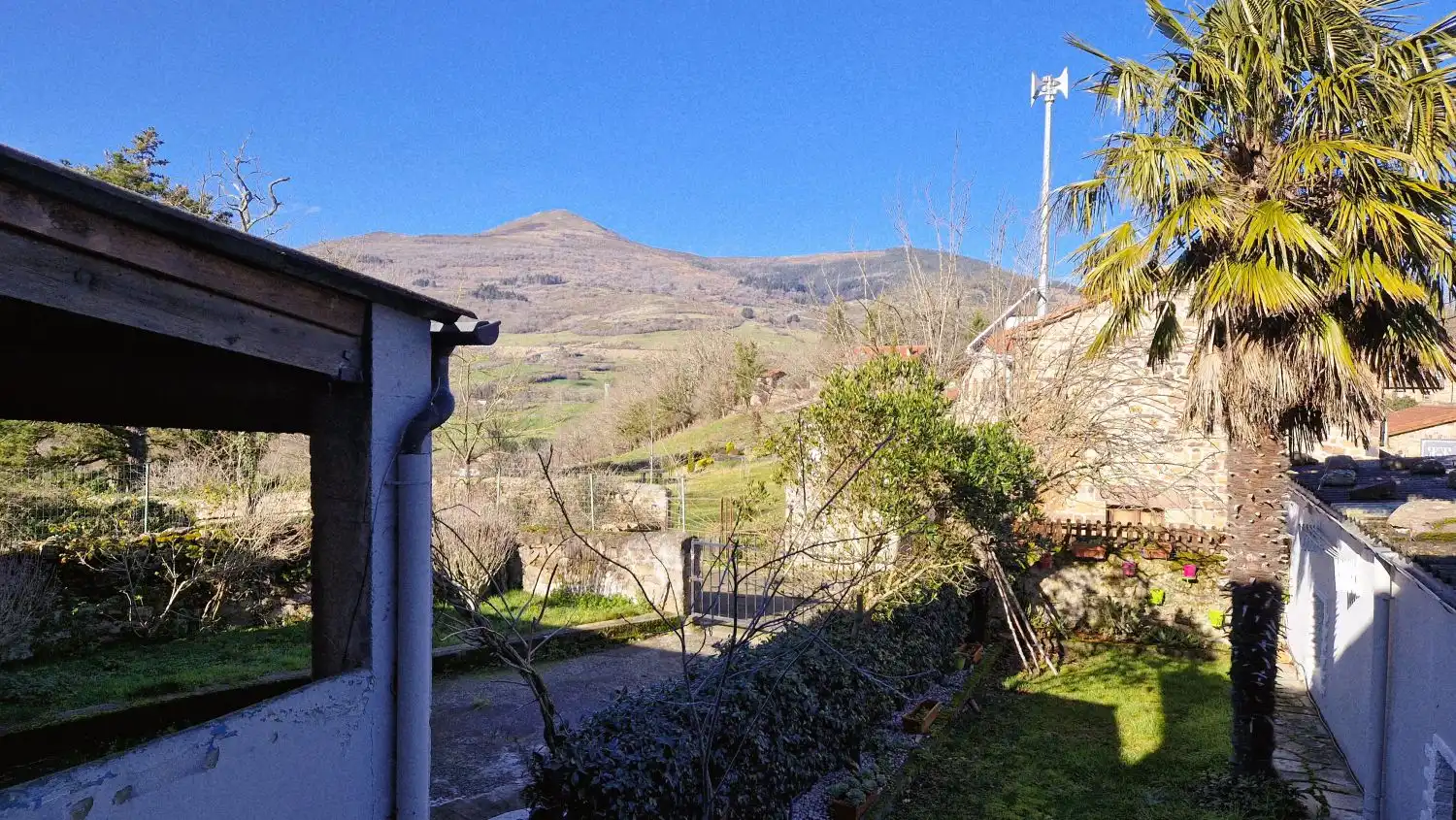 Vista exterior de Casa o xalet en venda en Molledo amb Calefacció, Terrassa i Traster