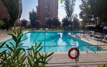 Swimming pool of Flat for sale in  Madrid Capital  with Air Conditioner, Heating and Terrace